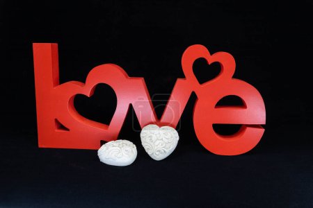 Foto de Amor, concepto de amor - palabra de madera talla de amor - Imagen libre de derechos