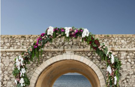 Téléchargez les photos : Arche avec fleurs et mer sur fond de nature - en image libre de droit