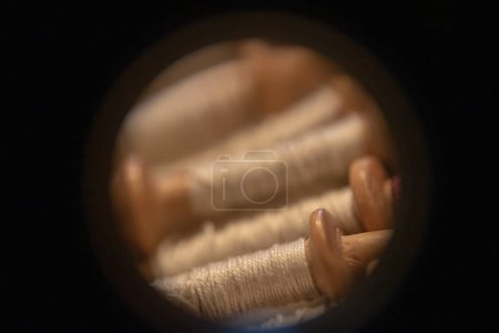 Téléchargez les photos : Broches de dentelle d'alénon, photomicrographie - en image libre de droit