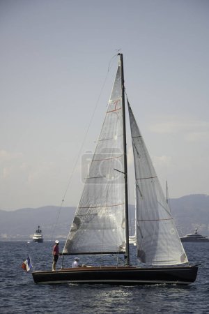 Téléchargez les photos : Course de voiliers sur la Côte d'Azur - en image libre de droit