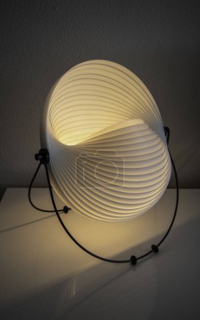 Téléchargez les photos : Lampe modulaire gros plan, objet découpé - en image libre de droit
