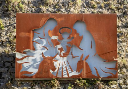 Téléchargez les photos : La vieille planche en bois avec l'enfant Jésus - en image libre de droit
