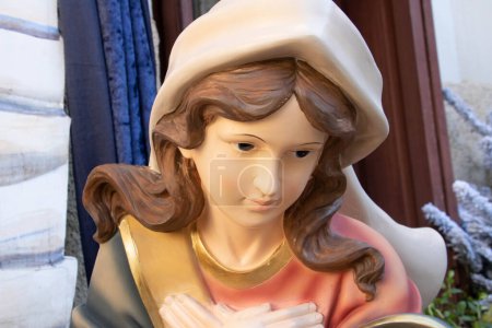 Santón gigante provenzal, la Virgen María en la cuna de Navidad, Lucram