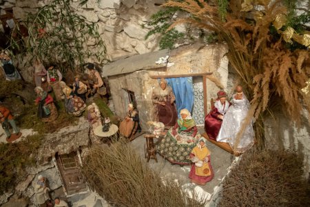 Escena de la vida en una cuna provenzal de Navidad hecha de santones de Provenza (figurita tradicional del sur de Francia para cunas de Navidad))