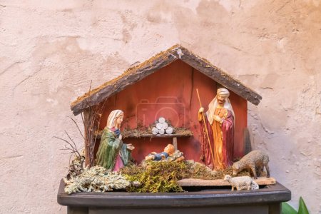 Téléchargez les photos : Crèche de Noël de style provençal sur fond - en image libre de droit