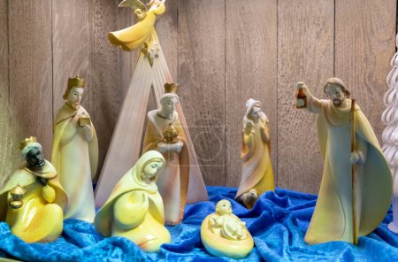 Téléchargez les photos : Crèche de Noël de style provençal sur fond - en image libre de droit