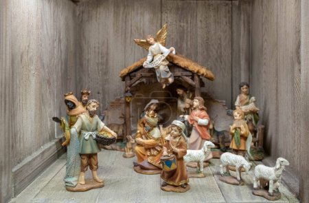 Téléchargez les photos : Le berger dans une crèche de Noël en provence santon (figurine traditionnelle du sud de la France pour les crèches de Noël) - en image libre de droit