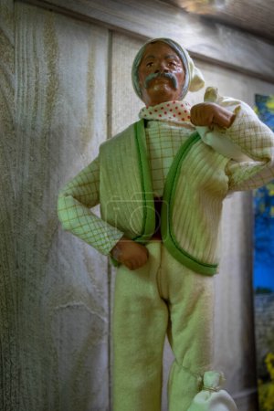 Téléchargez les photos : Santon de Provence (figurine traditionnelle du sud de la France pour crèche de Noël), homme - en image libre de droit