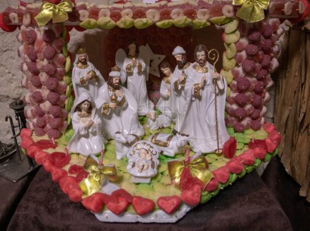 Téléchargez les photos : La crèche classique dans une crèche provençale de Noël - en image libre de droit