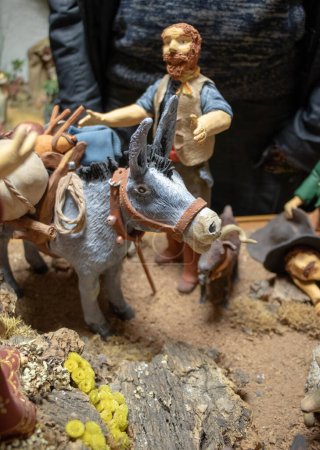 Téléchargez les photos : Le muletier et son âne, santons de provence (figurine traditionnelle du sud de la France pour les crèches de Noël)) - en image libre de droit