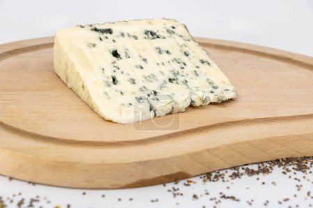 Foto de Degustación rústica de queso azul con leche de oveja - Imagen libre de derechos