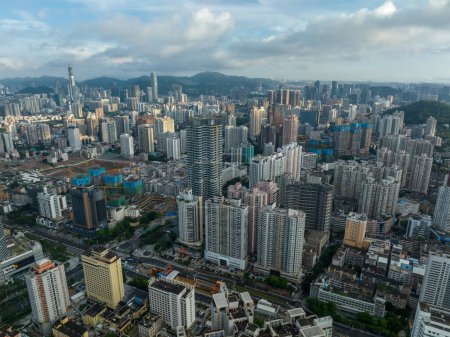 Téléchargez les photos : Shenzhen, Chine - Vers 2022 : Vue aérienne du paysage dans la ville de Shenzhen, Chine - en image libre de droit