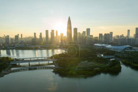 Foto de Vista aérea del paisaje del atardecer en la ciudad de Shenzhen, China - Imagen libre de derechos