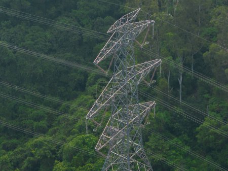 Téléchargez les photos : Aerial view of  Electricity tower on mountain - en image libre de droit