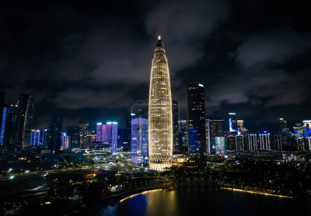 Téléchargez les photos : Aerial view of night landscape in Shenzhen city,China - en image libre de droit