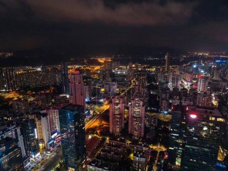 Téléchargez les photos : Vue aérienne du paysage la nuit dans la ville de Shenzhen, en Chine - en image libre de droit