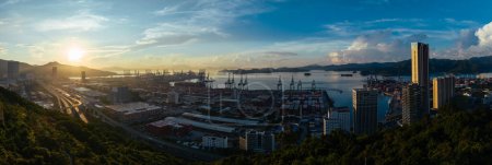 Téléchargez les photos : Aerial view of Yantian international container terminal in Shenzhen city, China - en image libre de droit