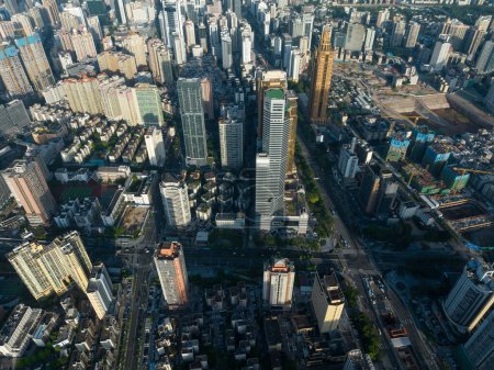 Téléchargez les photos : Shenzhen, Chine - Vers 2022 : Vue aérienne du paysage dans la ville de Shenzhen, Chine - en image libre de droit