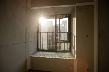 Téléchargez les photos : Maison neuve vide avec soleil en Chine - en image libre de droit