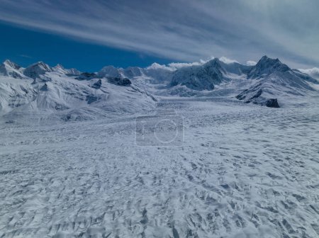 Téléchargez les photos : Vue aérienne des montagnes de glaciers de haute altitude, Chine - en image libre de droit