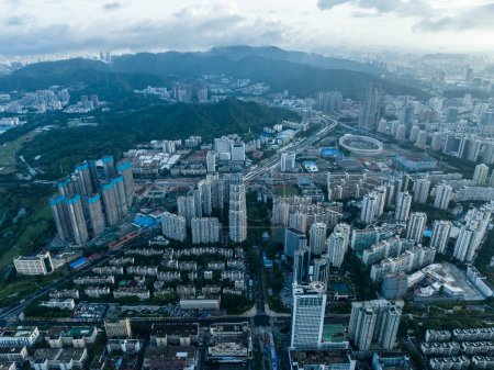 Foto de Shenzhen, China - 29 de mayo de 2022: Vista aérea del paisaje en la ciudad de Shenzhen, China - Imagen libre de derechos