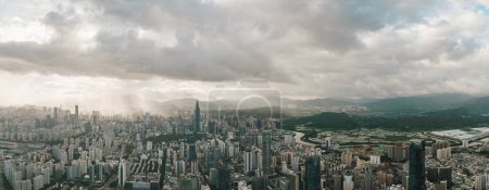 Téléchargez les photos : Vue panoramique aérienne du magnifique paysage du centre-ville de Shenzhen, en Chine - en image libre de droit