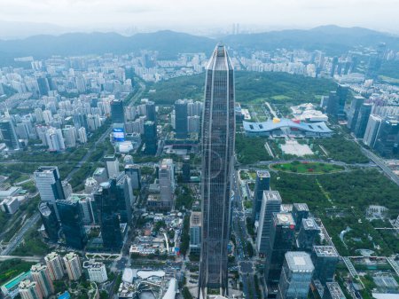 Foto de Shenzhen, China - 18 de julio de 2022: Vista aérea del paisaje en la ciudad de Shenzhen, China - Imagen libre de derechos