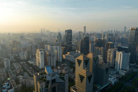 Téléchargez les photos : Guangzhou, Chine - 26 juillet 2023 : Vue aérienne du paysage dans la ville de Guangzhou, Chine - en image libre de droit