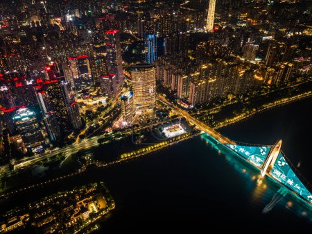 Téléchargez les photos : Guangzhou, Chine - 03,2023 août : Images aériennes du paysage dans la ville de Guangzhou, Chine - en image libre de droit