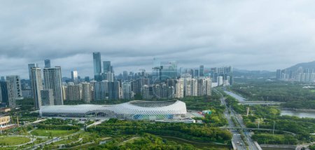 Foto de Shenzhen, China - 02 de junio 2022: Vista aérea de la obra y el paisaje en la ciudad de Shenzhen, China - Imagen libre de derechos