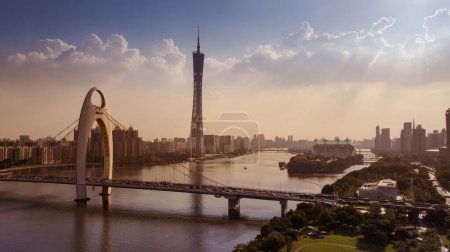 Foto de Guangzhou, China - 26 de julio de 2023: Vista aérea del paisaje en la ciudad de Guangzhou, Chin - Imagen libre de derechos