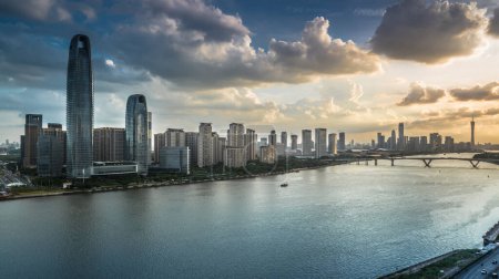 Téléchargez les photos : Guangzhou, Chine - 04 août 2023 : Vue aérienne du paysage dans la ville de Guangzhou, Chine - en image libre de droit