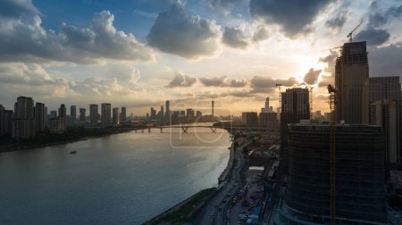 Foto de Guangzhou, China - Agosto 04,2023: Vista aérea del paisaje en la ciudad de Guangzhou, China - Imagen libre de derechos