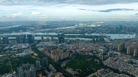 Foto de Guangzhou, China -agosto 05,2023: Vista aérea del paisaje en la ciudad de Guangzhou, China - Imagen libre de derechos