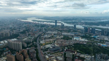 Foto de Guangzhou, China -agosto 05,2023: Vista aérea del paisaje en la ciudad de Guangzhou, China - Imagen libre de derechos