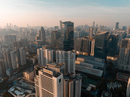 Foto de Guangzhou, China - 26 de julio de 2023: Vista aérea del paisaje en la ciudad de Guangzhou, China - Imagen libre de derechos