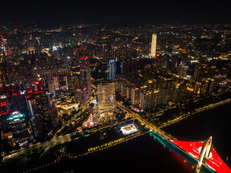 Foto de Guangzhou, China - 26 de julio de 2023: Imágenes aéreas del paisaje en la ciudad de Guangzhou, China - Imagen libre de derechos