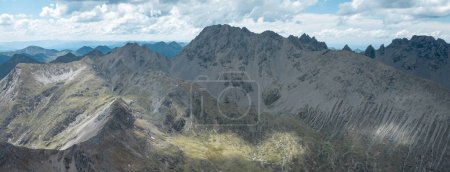Téléchargez les photos : Belle vue sur le paysage montagneux de haute altitude au Sichuan, en Chine - en image libre de droit