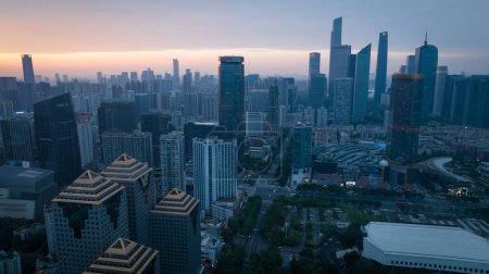 Téléchargez les photos : Guangzhou, Chine - 12 octobre 2023 : Vue aérienne du paysage dans la ville de Guangzhou, Chine - en image libre de droit