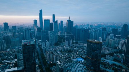 Téléchargez les photos : Guangzhou, Chine - 12 octobre 2023 : Vue aérienne du paysage dans la ville de Guangzhou, Chine - en image libre de droit