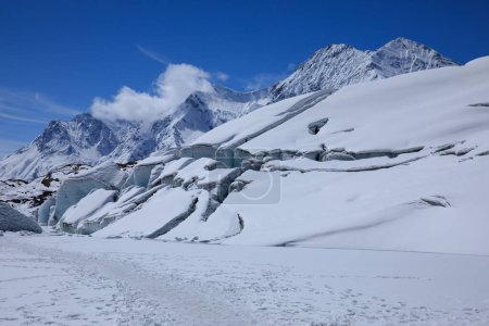 Foto de Vista del enorme glaciar y el cielo azul en el Tíbet, China - Imagen libre de derechos