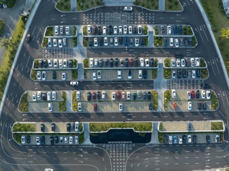 Téléchargez les photos : Modern parking lot in city - en image libre de droit