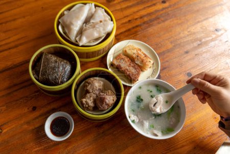 Téléchargez les photos : Dim Sum, petit déjeuner chinois particulier - en image libre de droit
