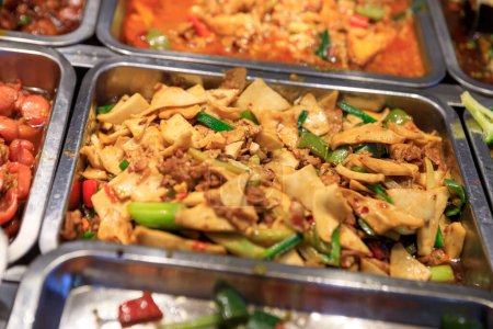 Téléchargez les photos : Délicieux buffet coloré au restaurant chinois - en image libre de droit