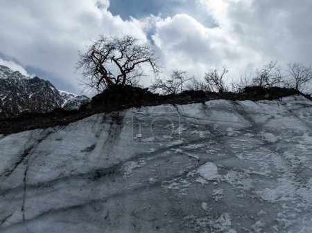 Téléchargez les photos : Vue aérienne du glacier de haute altitude au Tibet, Chine - en image libre de droit