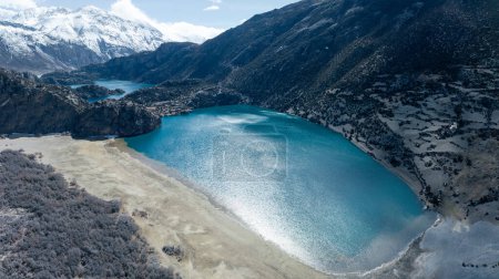 Téléchargez les photos : Vue aérienne du paysage montagneux et lacustre de haute altitude au Tibet, Chine - en image libre de droit