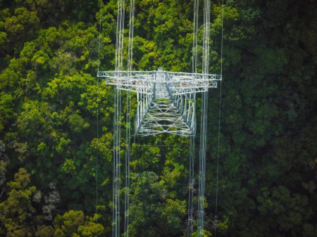 Téléchargez les photos : Aerial view of electricity tower on mountain - en image libre de droit