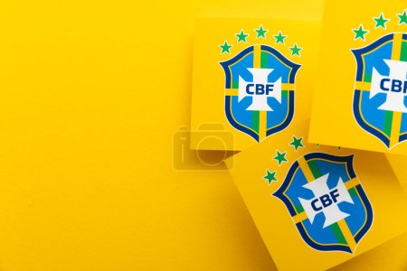 Téléchargez les photos : LONDRES, Royaume-Uni - Décembre 2022 : Insigne emblème de la confédération brésilienne de football. - en image libre de droit