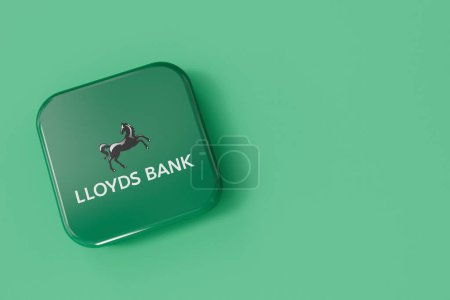 Foto de LONDRES, Reino Unido - julio de 2023: logotipo de la compañía bancaria jalá. Renderizado 3D. - Imagen libre de derechos