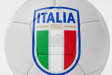 Téléchargez les photos : LONDRES, Royaume-Uni - Juillet 2023 : Insigne du logo de l "équipe nationale italienne de football sur un ballon de football. Rendu 3D. - en image libre de droit